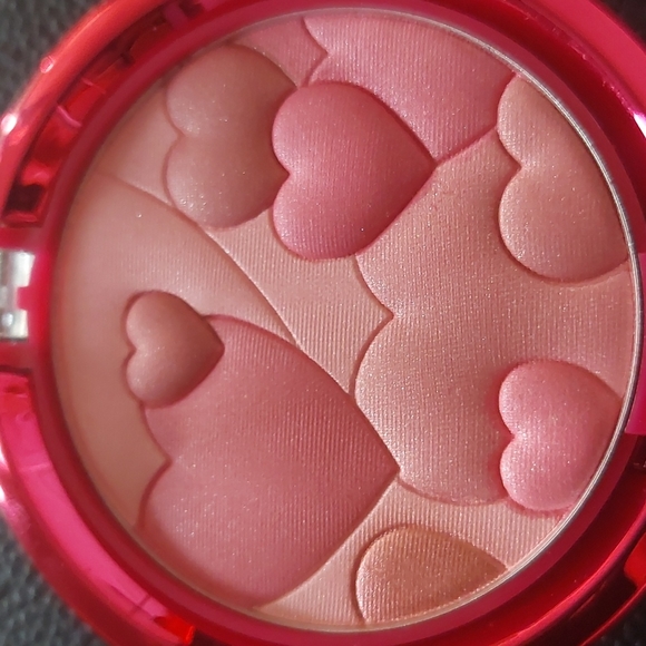 Blush - Picture 3 of 4